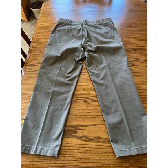 Lee Extreme Comfort brown, Flat Front, men's 38 x 30 casual/dress pants - Picture 5 of 9